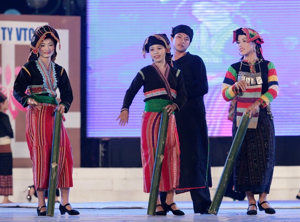 Capital destined for traditional costume festival    - Ảnh 1.