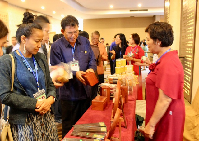  5 - Mayor promotes trade linkages with Vientiane - Ảnh 1.