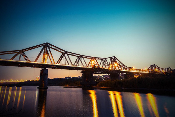 Viet Nam, France join hands to repair century-long Long Bien Bridge - Ảnh 1.