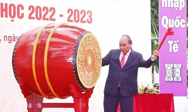 President beats drum to launch 2022-2023 academic year - Ảnh 1.