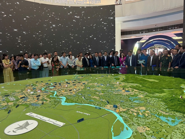 Exhibition on Ha Noi’s socio-economic and cultural achievements kick-started  - Ảnh 3.