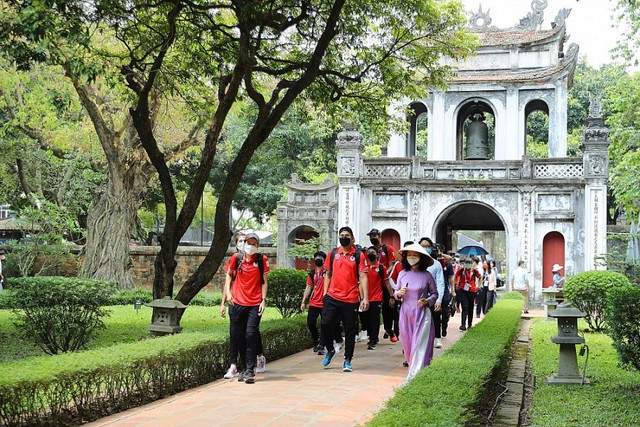 Ha Noi targets to welcome 5.5 million international visits in 2024- Ảnh 1.