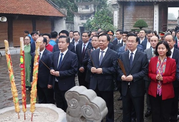 State President offers incense to ancient king- Ảnh 1.