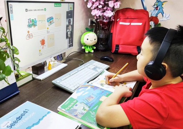 Typhoon Matmo forces local schools to switch to online learning - Ảnh 1.