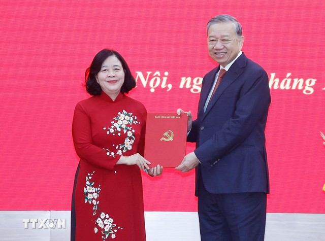 Ha Noi Secretary assigned to lead Party Committee of Viet Nam Fatherland Front
- Ảnh 1. Ha Noi Secretary assigned to lead Party Committee of Viet Nam Fatherland Front
- Ảnh 1.