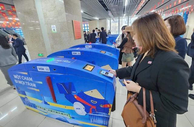 Ha Noi Metro launches automated ticket-control system to boost smart mobility- Ảnh 1.