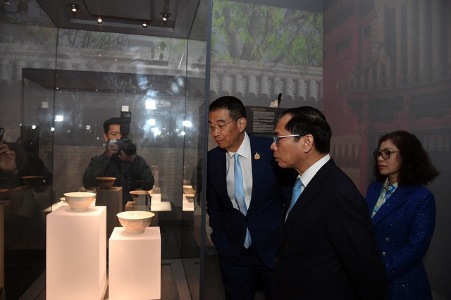 Photos: Thai FM visits Ha Noi's imperial citadel- Ảnh 3.