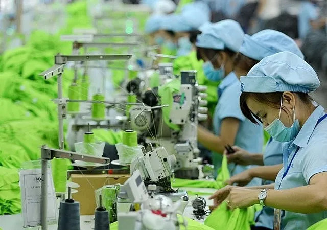 Ha Noi targets to cut 30% of red tape to support businesses- Ảnh 1.