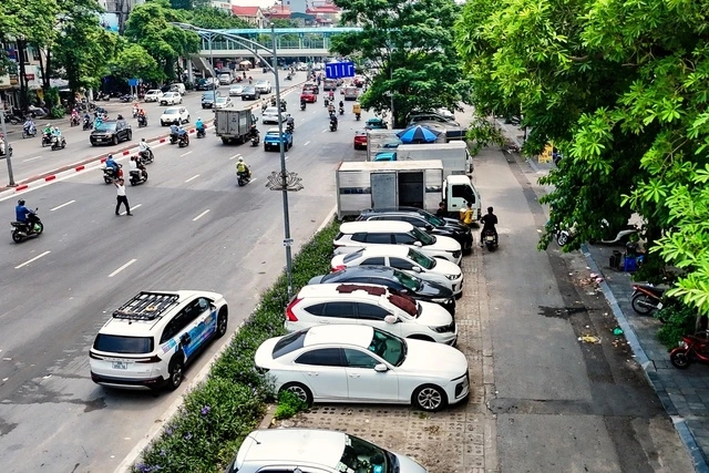 Ha Noi reviews land plots for installing charging stations for clean energy vehicles- Ảnh 1.