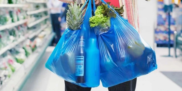 Ha Noi to pilot downtown plastic ban from October- Ảnh 1.