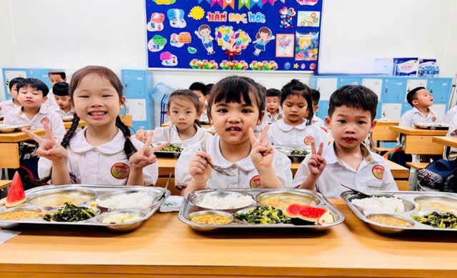 Ha Noi tightens food safety standards for school day-boarding meals- Ảnh 1.
