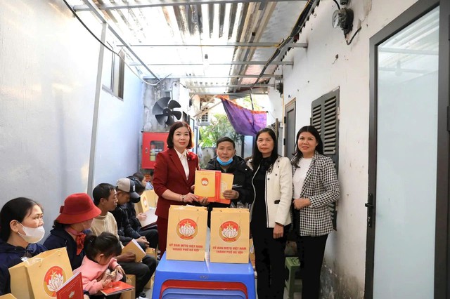 Ha Noi to allocate US$3 million in Tet gifts for vulnerable residents- Ảnh 1.