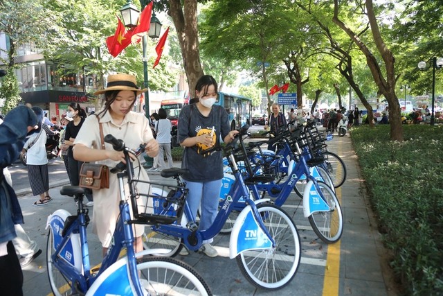 Ha Noi targets 30% public transport use to ease traffic congestion- Ảnh 2.