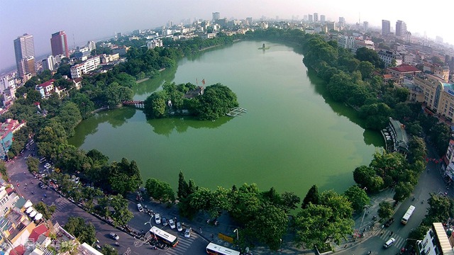 Ha Noi begins restricting fossil-fuel vehicles in low-emission zones- Ảnh 1.