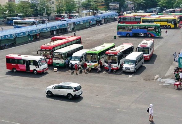Hà Nội yêu cầu các doanh nghiệp vận tải không lợi dụng giá xăng để tăng giá cước - Ảnh 1.