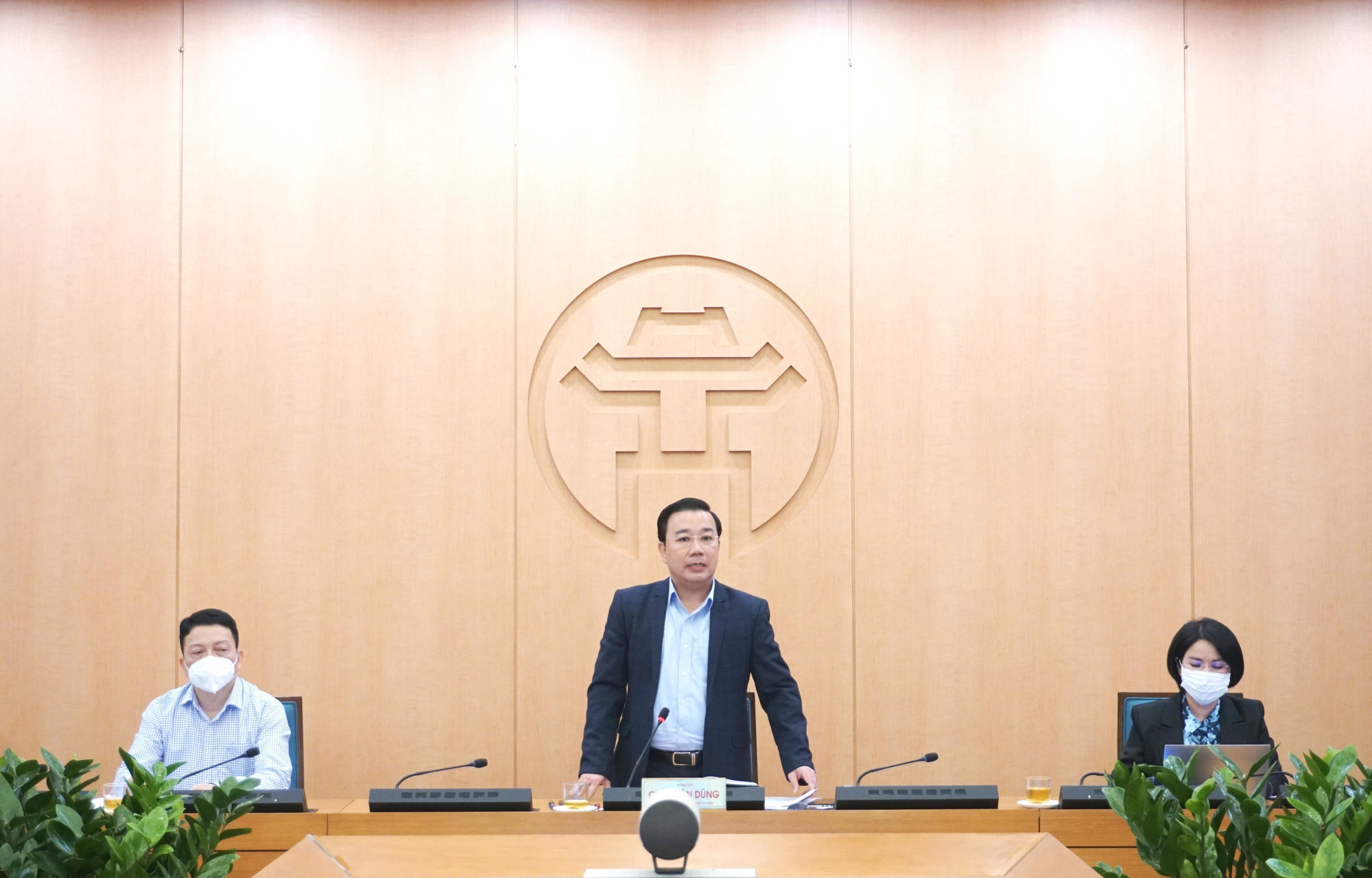 Hà Nội sẽ chạy phần mềm tự động cấp chứng nhận hưởng bảo hiểm cho F0 - Ảnh 1.