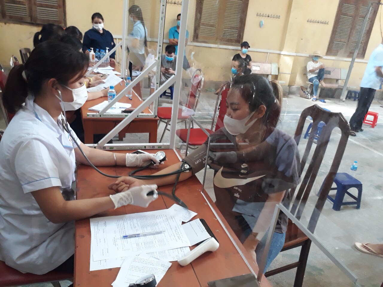 Hà Nội có 326 xã, phường, thị trấn chuyển sang 'vùng cam' - Ảnh 1.