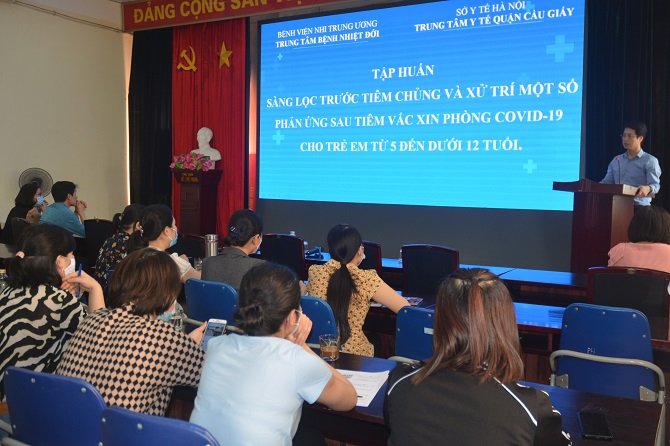 Tập huấn, sẵn sàng chiến dịch tiêm vaccine COVID-19 cho trẻ từ 5 -11 tuổi - Ảnh 1. Tập huấn, sẵn sàng chiến dịch tiêm vaccine COVID-19 cho trẻ từ 5 -11 tuổi - Ảnh 1.