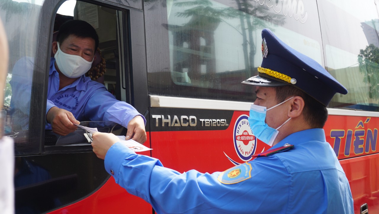 Kiên quyết, xử lý dứt điểm các vi phạm giao thông - Ảnh 1.