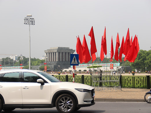 Hà Nội rợp sắc cờ hoa mừng kỷ niệm Cách mạng Tháng Tám và Quốc khánh - Ảnh 2.