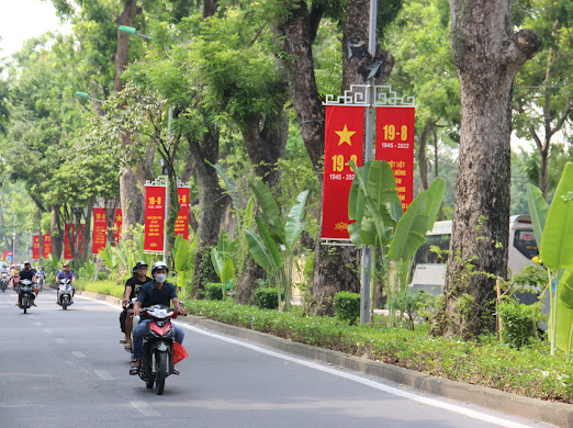 Hà Nội rợp sắc cờ hoa mừng kỷ niệm Cách mạng Tháng Tám và Quốc khánh - Ảnh 3.
