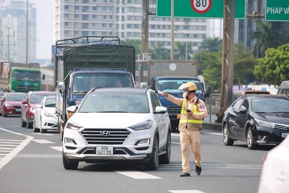 Trật tự giao thông trên đường Vành đai 3 đã có nhiều chuyển biến - Ảnh 1.