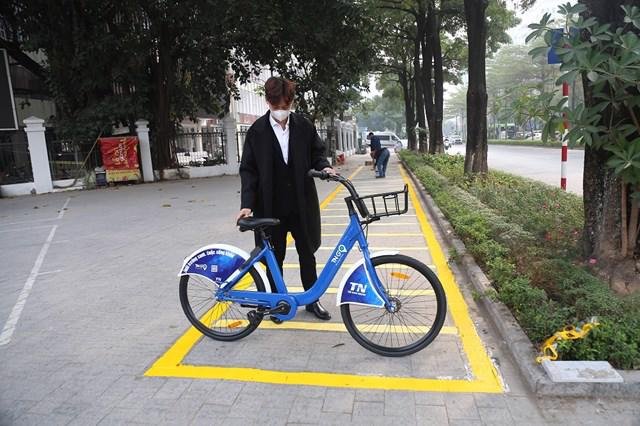 Hà Nội có điểm trạm xe đạp công cộng đầu tiên - Ảnh 1.