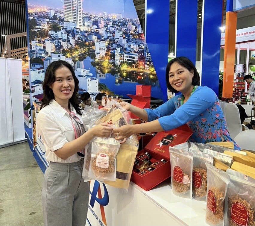 Hà Nội quảng bá nông sản, thực phẩm chất lượng cao tại Vietnam Foodexpo 2023- Ảnh 2. Hà Nội quảng bá nông sản, thực phẩm chất lượng cao tại Vietnam Foodexpo 2023- Ảnh 2.