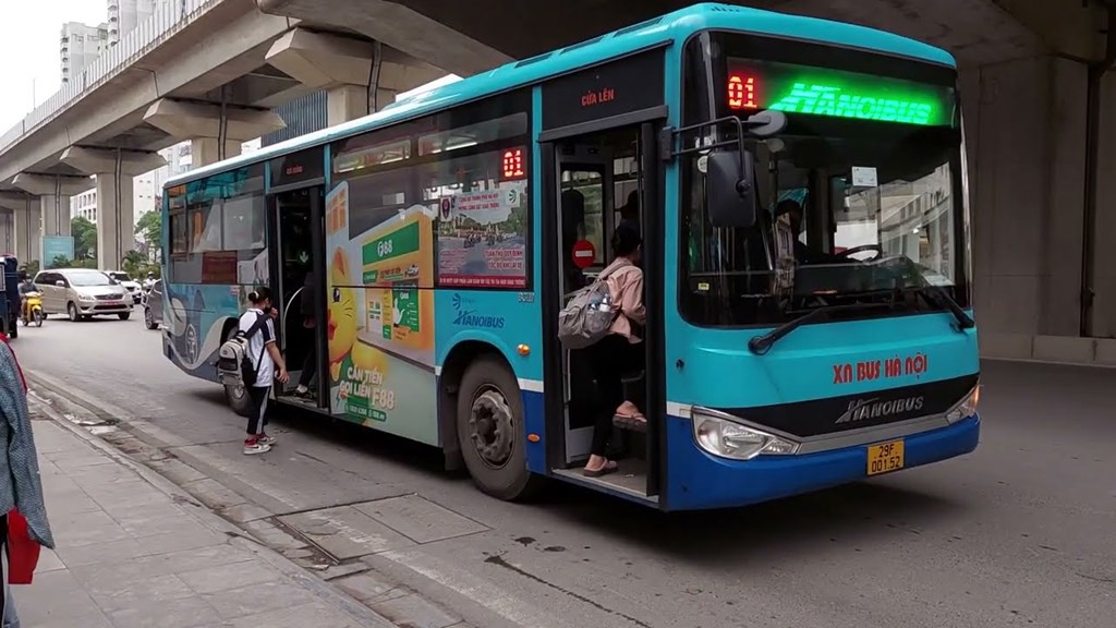 Hành khách đi xe buýt của Hà Nội đang tăng trở lại