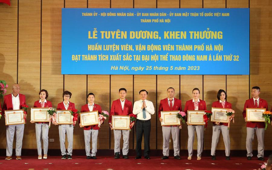 Hà Nội khen thưởng Đoàn thể thao Thành phố dự SEA Games 32