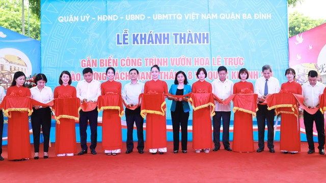 Quận Ba Đình: Khánh thành và gắn biển vườn hoa Lê Trực - Ảnh 1.
