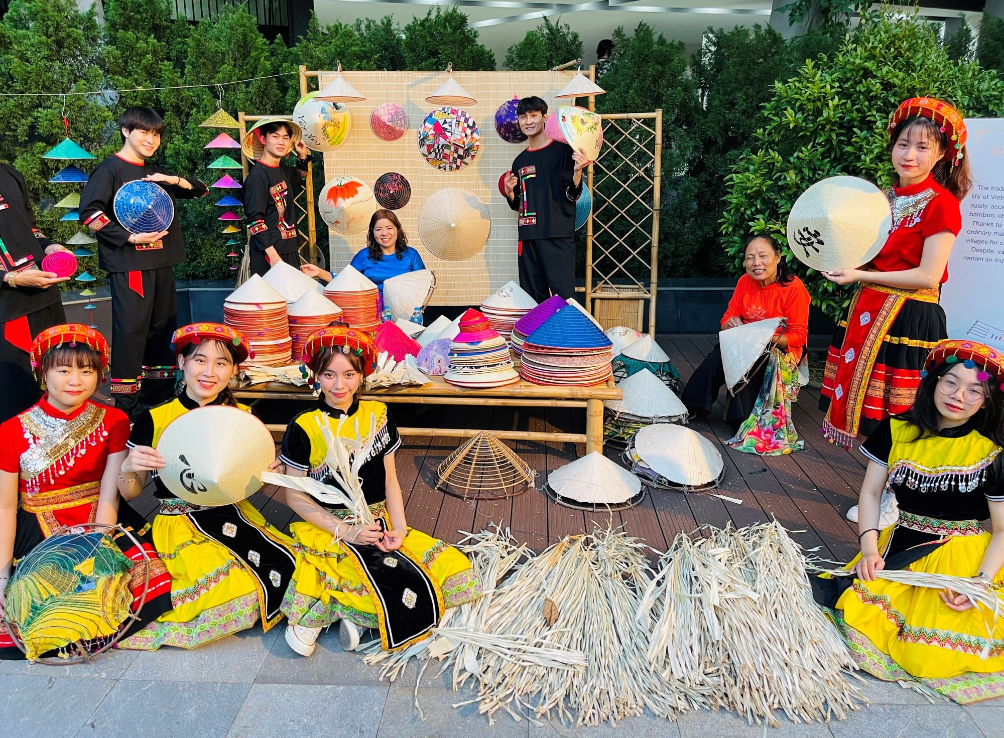 Nón lá làng Chuông giữ 'hồn' văn hóa Việt
