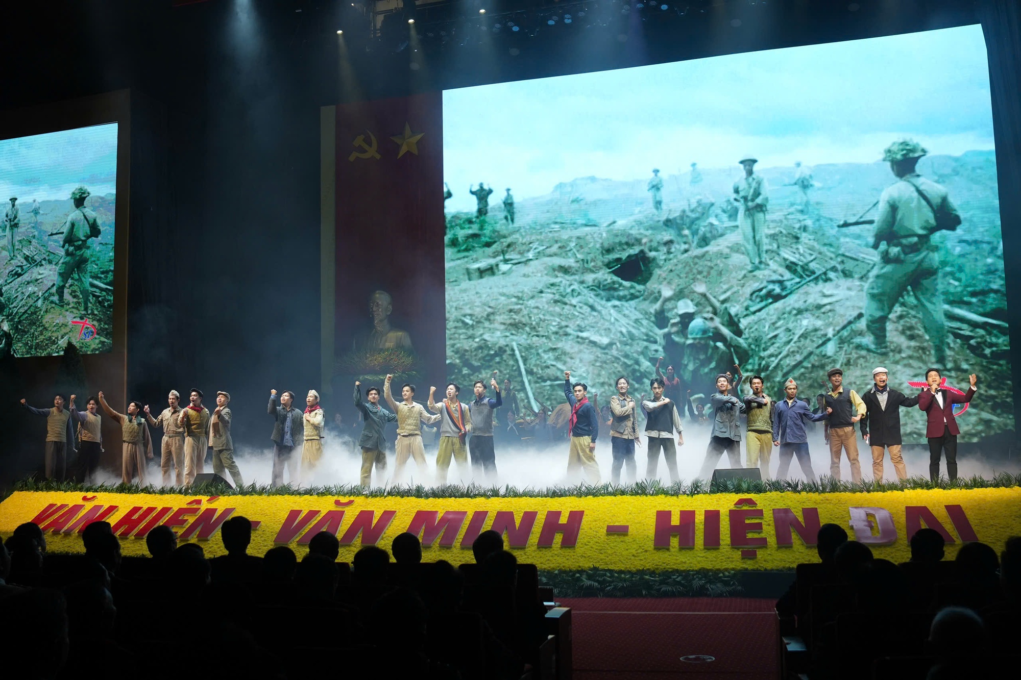 Chương trình nghệ thuật đặc biệt 'Thủ đô 70 năm - Bản Hùng ca'- Ảnh 2. Chương trình nghệ thuật đặc biệt 'Thủ đô 70 năm - Bản Hùng ca'- Ảnh 2.