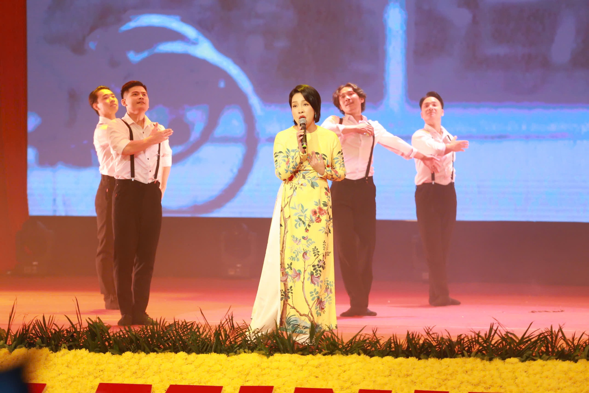 Chương trình nghệ thuật đặc biệt 'Thủ đô 70 năm - Bản Hùng ca'- Ảnh 5. Chương trình nghệ thuật đặc biệt 'Thủ đô 70 năm - Bản Hùng ca'- Ảnh 5.