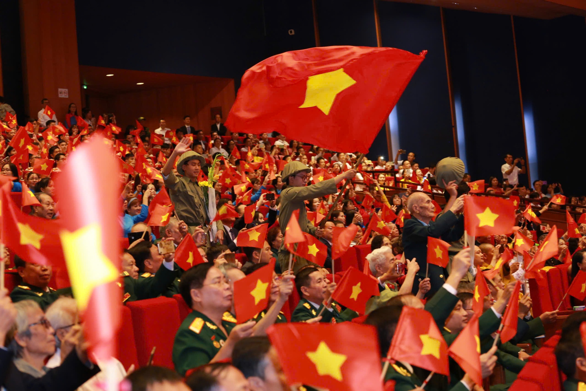 Chương trình nghệ thuật đặc biệt 'Thủ đô 70 năm - Bản Hùng ca'- Ảnh 8. Chương trình nghệ thuật đặc biệt 'Thủ đô 70 năm - Bản Hùng ca'- Ảnh 8.