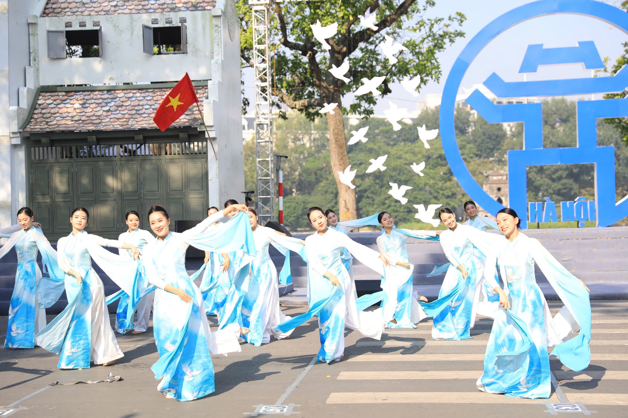 Người dân hân hoan trong ‘Ngày hội Văn hóa vì hòa bình’- Ảnh 5.