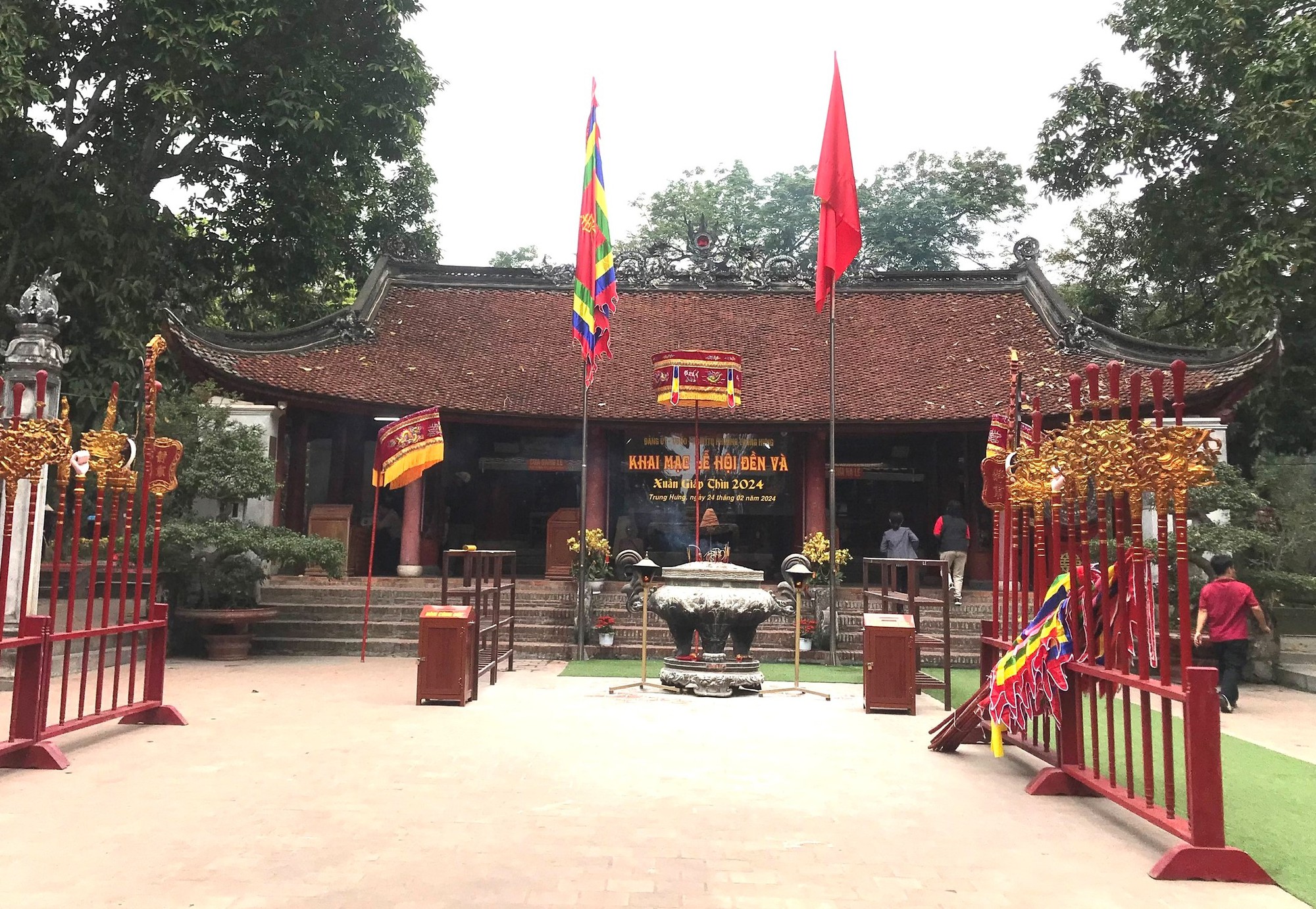 Đền Và Sơn Tây Thờ Ai? Khám phá ngôi đền linh thiêng thờ Đức Thánh Tản