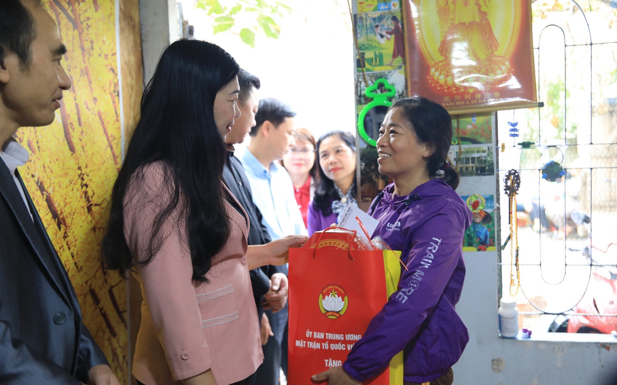 Hà Nội: Tặng quà Tết cho các bệnh nhân nghèo
