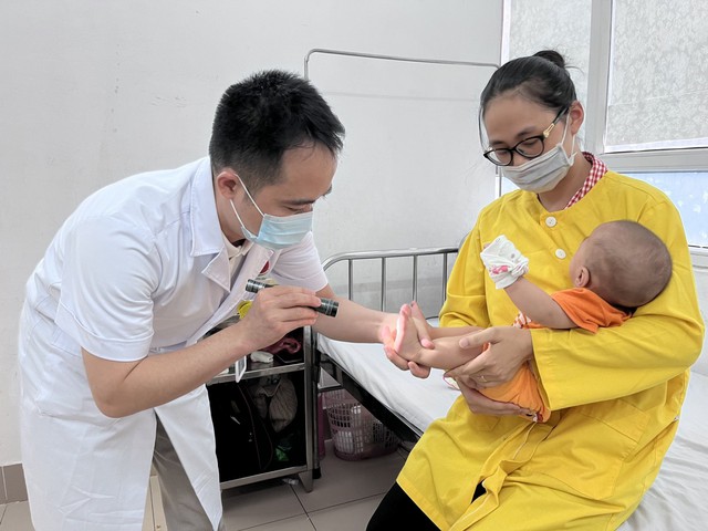 Hà Nội có 300 ca mắc tay chân miệng- Ảnh 1.