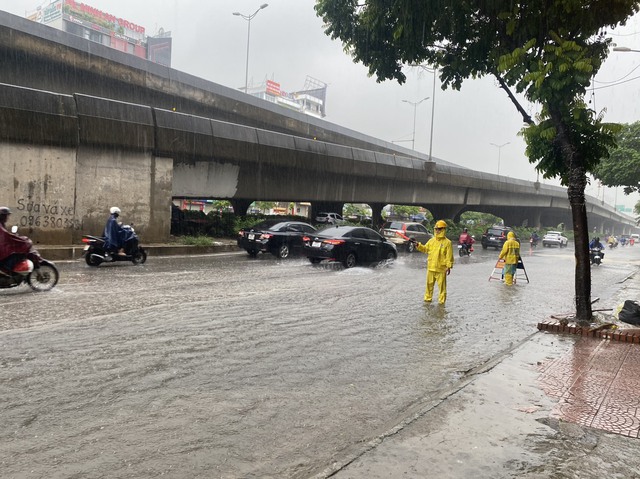 Nâng cao ý thức của người dân trong công tác bảo vệ hệ thống thoát nước thành phố- Ảnh 2.