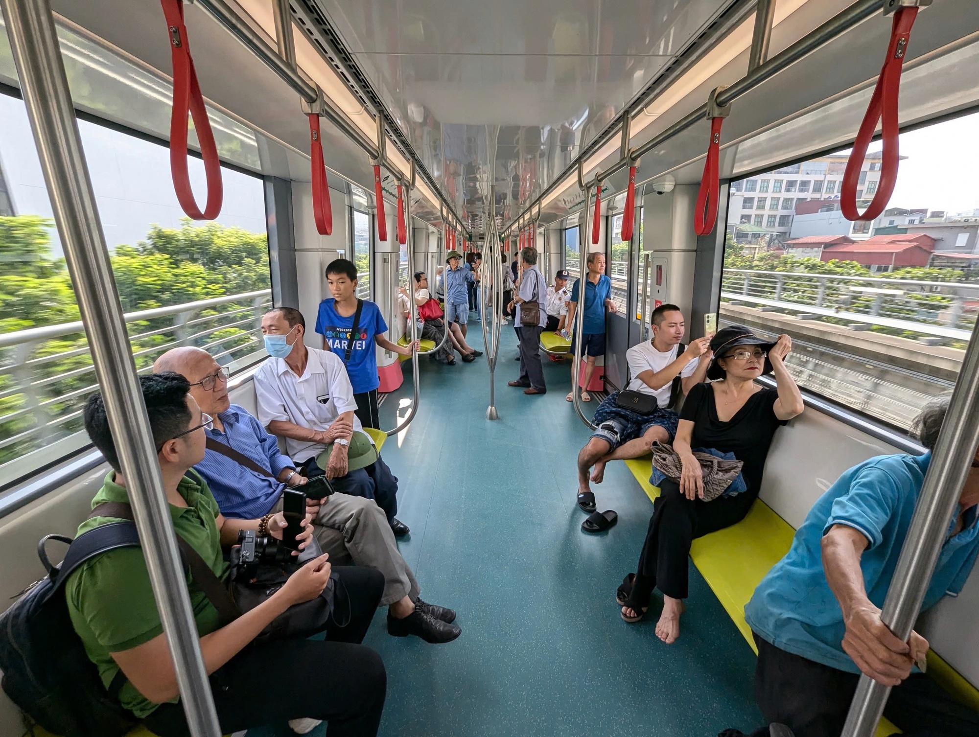 Lượng khách đi tàu metro Nhổn-Ga Hà Nội đạt kỷ lục