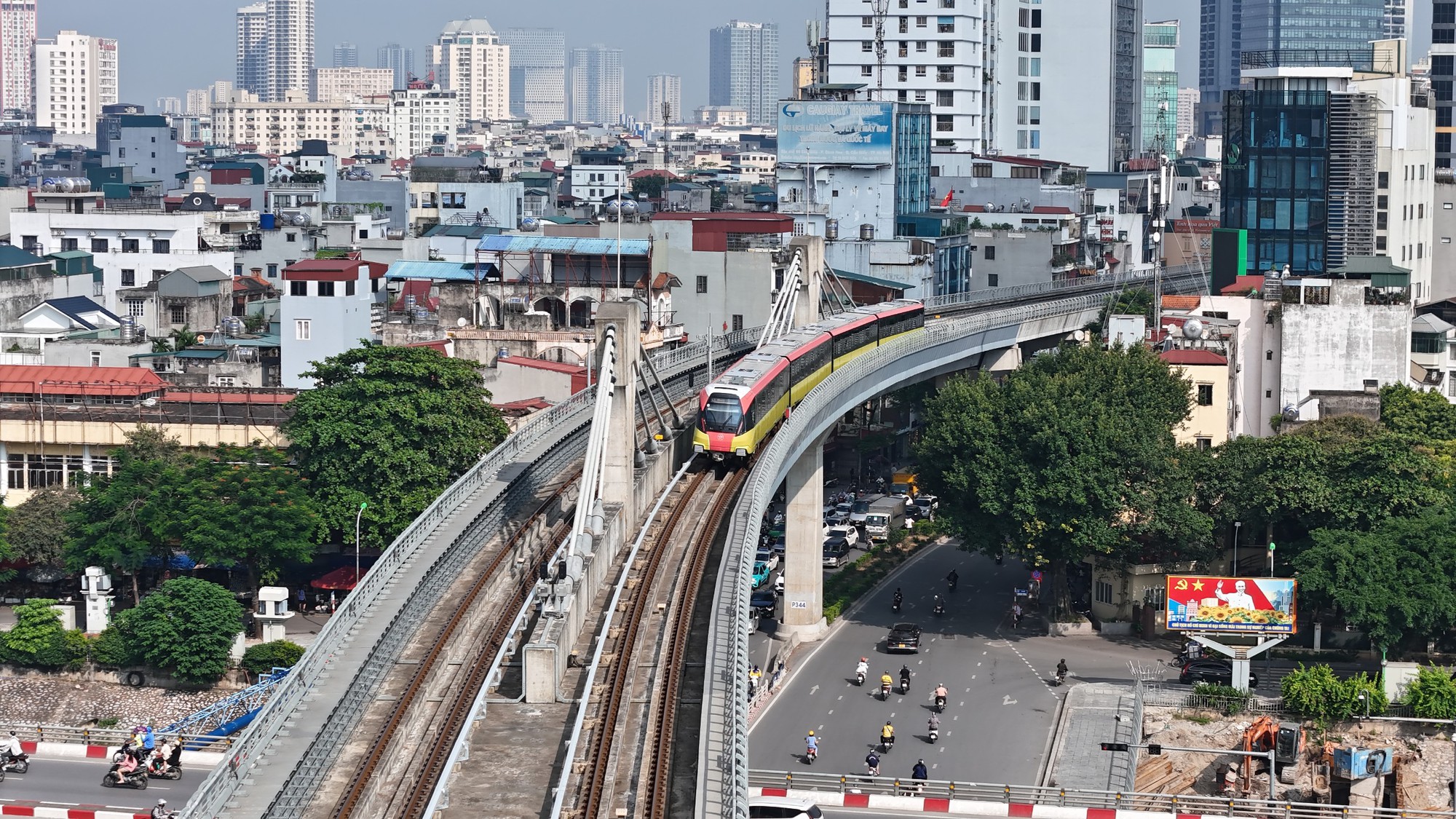 Phát triển đường sắt đô thị: 'Chìa khóa' giảm ùn tắc giao thông