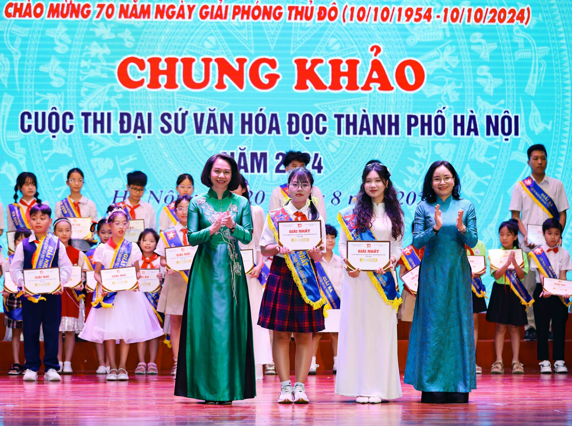 Trao giải cuộc thi Đại sứ Văn hóa đọc thành phố Hà Nội năm 2024- Ảnh 1.