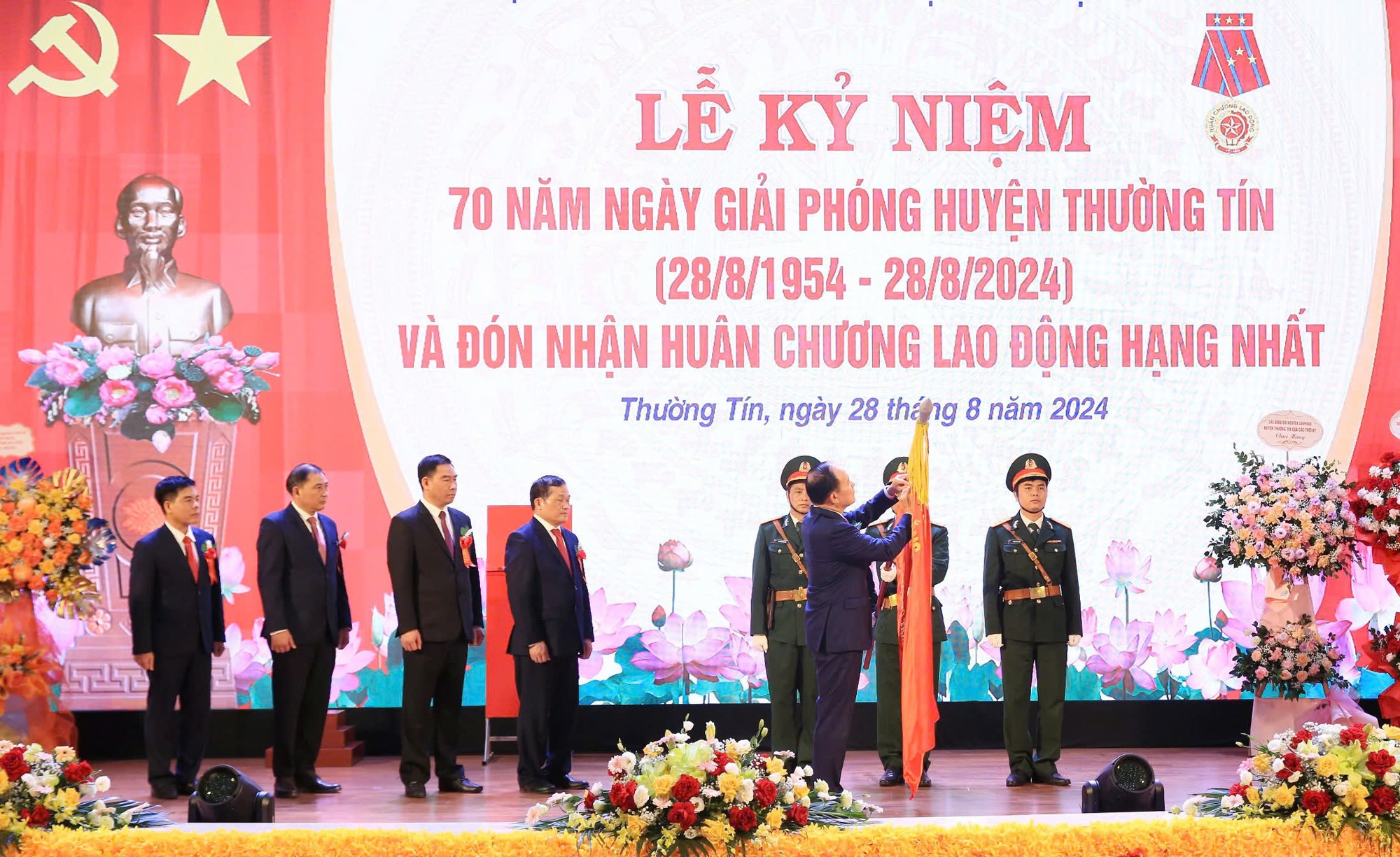 Hà Nội: Huyện Thường Tín đón nhận Huân chương lao động Hạng Nhất- Ảnh 1.