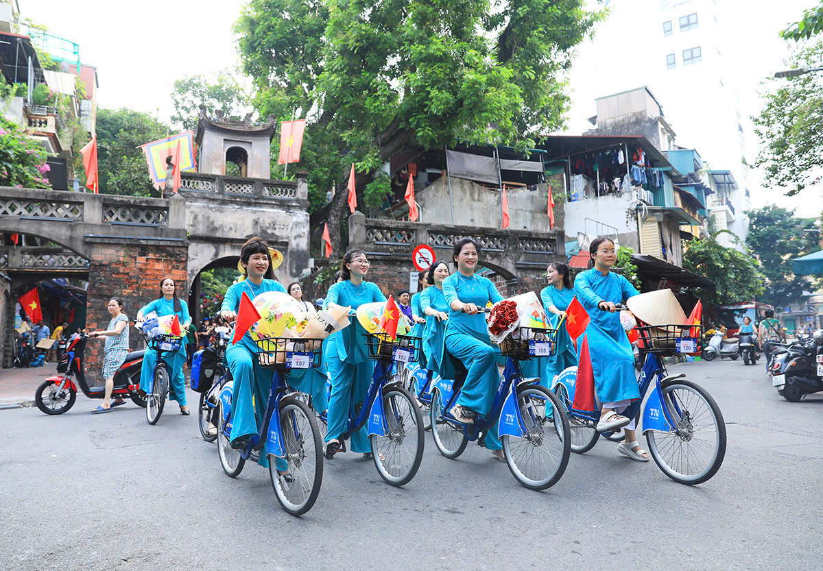 Áo dài kết nối du lịch và di sản- Ảnh 4.