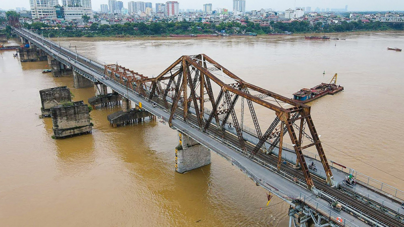 Khôi phục lại giao thông trên cầu Long Biên, cầu Đuống- Ảnh 1.