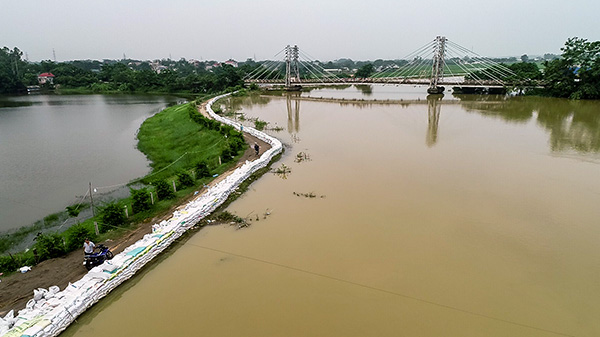 Hà Nội: Lũ sông Tích và Bùi rút chậm, mực nước trên báo động lũ cấp III- Ảnh 1.