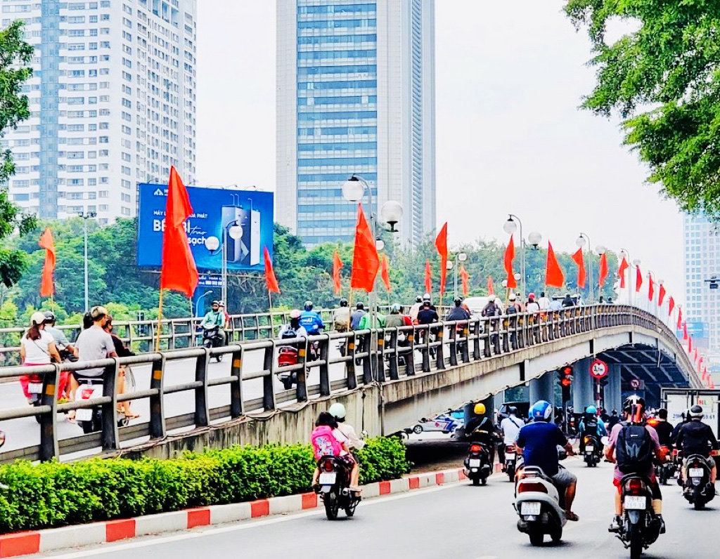 Hà Nội rực rỡ sắc màu chào mừng kỷ niệm 70 năm Ngày Giải phóng Thủ đô- Ảnh 25.