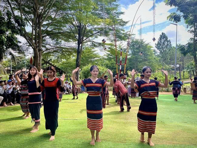 ‘Em là hoa của núi’- Hành trình khám phá văn hóa cộng đồng giữa Thủ đô- Ảnh 1.