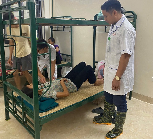 Khẩn trương hỗ trợ y tế khắc phục hậu quả bão, lũ- Ảnh 1.